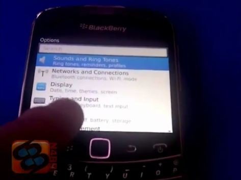 BlackBerry Bold Touch 9930 gets the hands on treatment  complete
