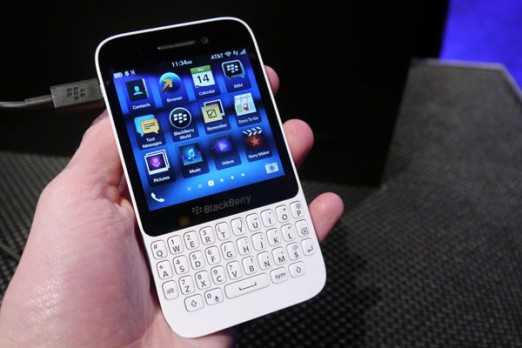 Handphone BlackBerry Q5