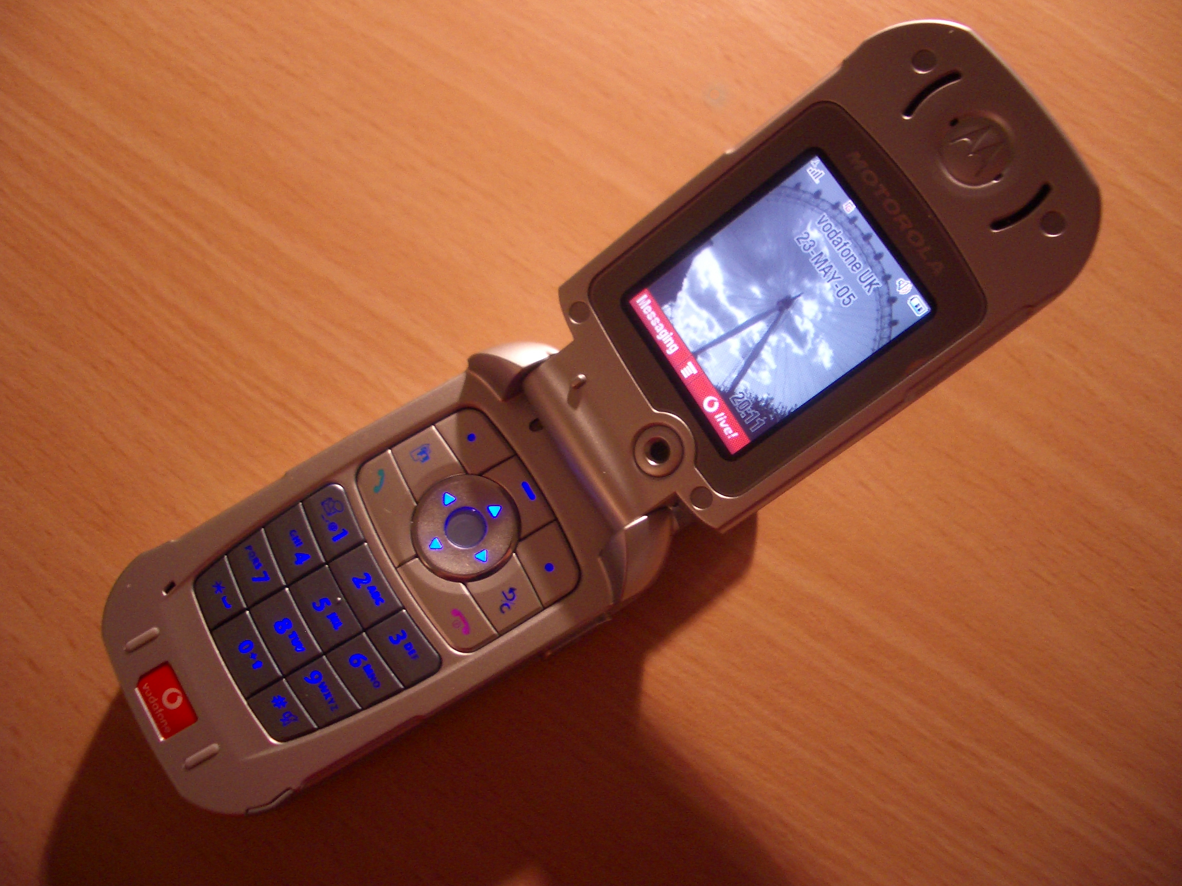 File Motorola V980 jpg   Wikimedia Commons