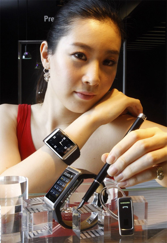 Samsung S9110 Watchphone   Cellphone   Gear